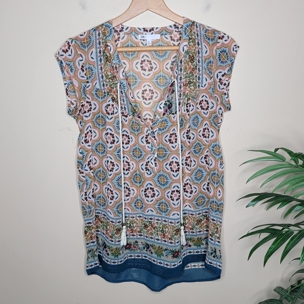 DR2 Medallion Print Short Cap Sleeve Blouse Size XS